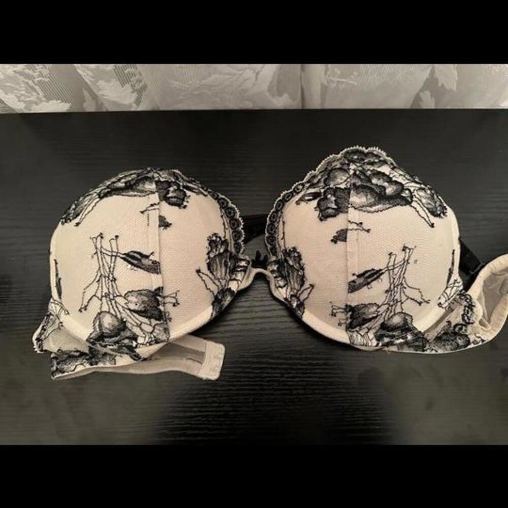 Elegant Lace Detail Lingerie Bra